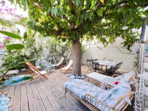 Un jardín fuera de Les galets bleus de Calvi