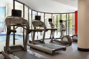 Fitnesscenter och/eller fitnessfaciliteter på Courtyard by Marriott Toronto Mississauga/West