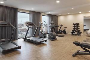 Phòng/tiện nghi tập thể dục tại Courtyard by Marriott Hamburg City