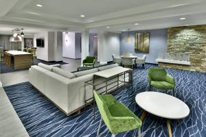 Ruang duduk di Fairfield Inn & Suites by Marriott Richmond Innsbrook