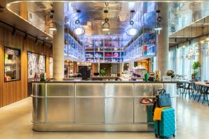 Restaurant o un lloc per menjar a Moxy Berlin Airport