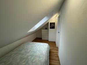 Una cama o camas en una habitación de Apartmán Světla