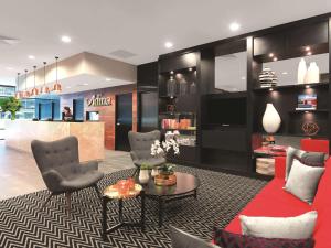 Khu vực ghế ngồi tại Adina Apartment Hotel Sydney Airport