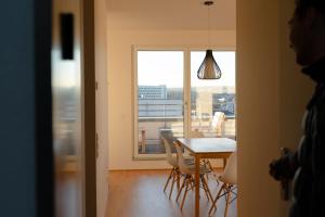 Mynd úr myndasafni af Penthouse I Dachterrasse I Tiefgaragenstellplatz I nahe Bhf, JoHo, Brita-Arena í Wiesbaden