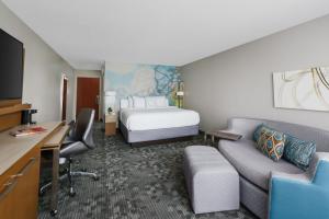 Courtyard by Marriott Dallas Lewisville房間的床