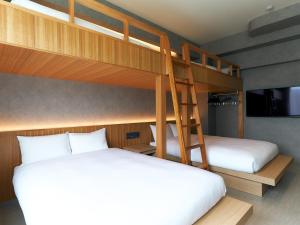 Ліжко або ліжка в номері Rakuten STAY naha-tomarifuto bunk bed room