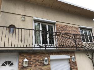 Un balcón o terraza en appartement fond de jardin 1 étage