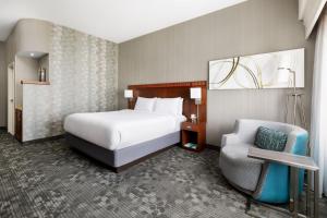 Voodi või voodid majutusasutuse Courtyard by Marriott Potomac Mills Woodbridge toas