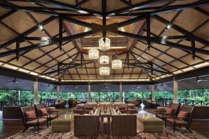 A restaurant or other place to eat at Mulu Marriott Resort