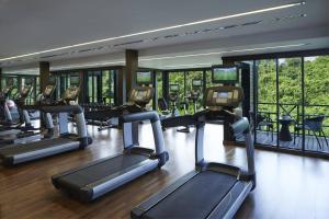 The fitness centre and/or fitness facilities at Mulu Marriott Resort