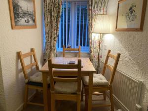 Predel za sedenje v nastanitvi Cambridge House room only accommodation for Adults