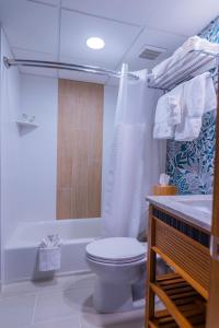 Mahalo Diamond Beach Resort tesisinde bir banyo