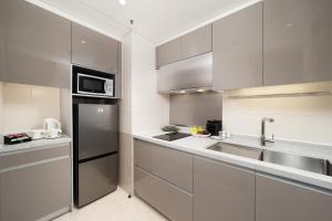 A kitchen or kitchenette at Harbour Plaza Metropolis