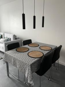 Apartament Bażantów 26房間的床