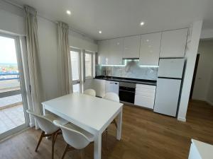 Una cocina o kitchenette en Monte Gordo South Pearl Apartment