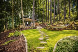 Ein Garten an der Unterkunft Wellness & spa hotel Augustiniánský dům