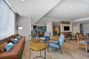 TownePlace Suites Sacramento Airport Natomas tesisinde bir televizyon ve/veya eğlence merkezi