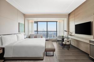 Ένα ή περισσότερα κρεβάτια σε δωμάτιο στο JW Marriott Hotel Changsha