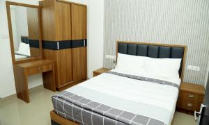 Кровать или кровати в номере Alite Enclaves Fully furnished apartments