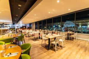 מסעדה או מקום אחר לאכול בו ב-Holiday Inn Liverpool City Centre, an IHG Hotel