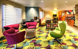 Fairfield Inn Boise Airport में रसोई है