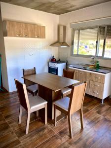 A kitchen or kitchenette at Casa pet friendly, se reserva con seña