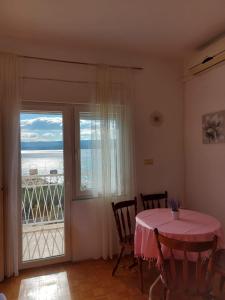 Balkonas arba terasa apgyvendinimo įstaigoje Apartments by the sea Duce, Omis - 2731