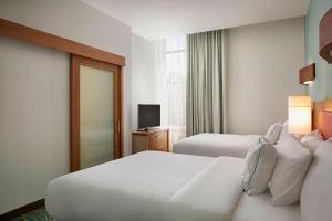 Katil atau katil-katil dalam bilik di SpringHill Suites by Marriott Houston Downtown/Convention Center