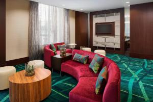 Ruang duduk di SpringHill Suites by Marriott Houston Downtown/Convention Center