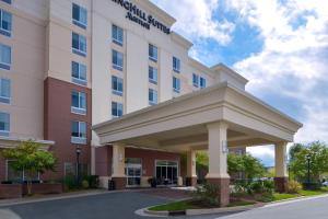 una rappresentazione della parte anteriore di un hotel di SpringHill Suites Durham Chapel Hill a Durham