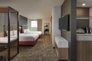 SpringHill Suites by Marriott Fort Myers Estero房間的床