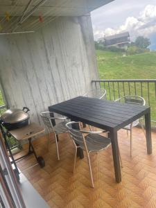 Un balcon sau o terasă la Superbe appartement 3.5 avec cheminée