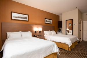 Krevet ili kreveti u jedinici u okviru objekta Holiday Inn Express & Suites Tremblant, an IHG Hotel