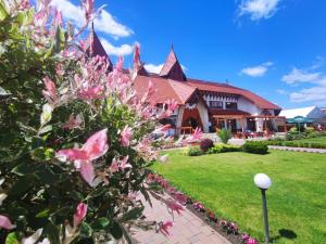 Vonkajšia záhrada v ubytovaní Bonanza Pensiune & Restaurant