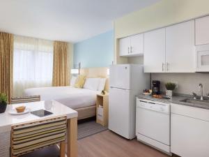 Una cocina o kitchenette en Sonesta ES Suites New Orleans Downtown