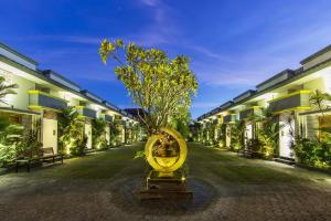 Kebun di luar The Banyumas Villa