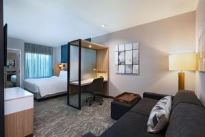 En eller flere senge i et værelse på SpringHill Suites by Marriott Austin North