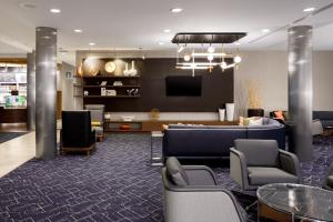 TV at/o entertainment center sa Courtyard by Marriott Boone