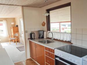 Kitchen o kitchenette sa Holiday Home Star - 100m from the sea in SE Jutland by Interhome