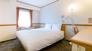 Toyoko Inn Tokushima eki Bizan guchi房間的床