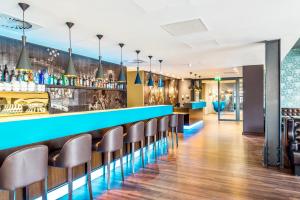 הלאונג' או אזור הבר ב-Motel One Edinburgh-Princes