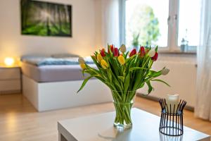 a vase of tulips on a table in a living room at Wächtersberg in Wildberg