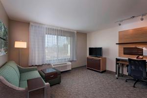 Телевизия и/или развлекателен център в TownePlace Suites by Marriott Slidell