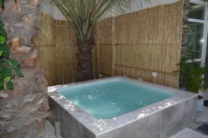 Imagine din galeria proprietății Dar 66 Pool Chalets with Jacuzzi în Ras al Khaimah