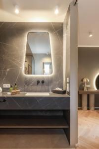 A bathroom at Lingers Suites & Residence