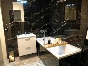 Баня в Apartman Deluxe Cheb