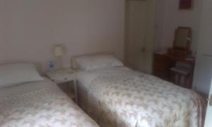 Cama ou camas em um quarto em Pant Teg B & B