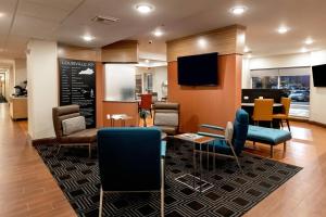 מטבח או מטבחון ב-TownePlace Suites by Marriott Louisville Airport