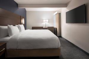 Tempat tidur dalam kamar di Residence Inn by Marriott Las Vegas Convention Center