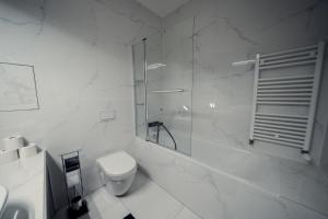 Un baño de TIFFANY Apartment Hotel